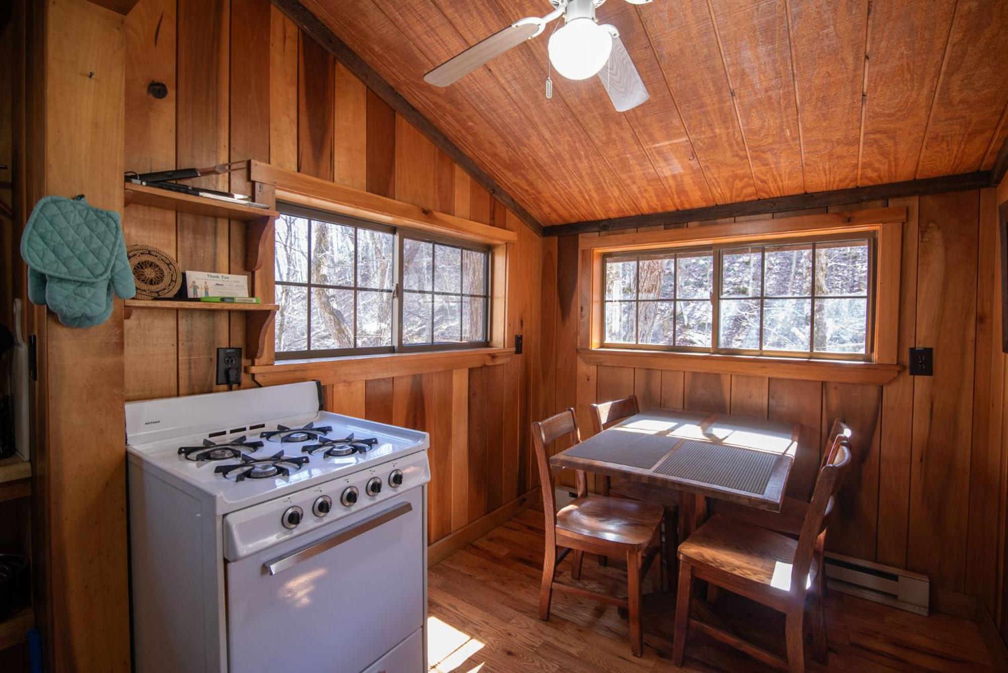 Moore House Inn & Cabins Marlinton Habitación foto